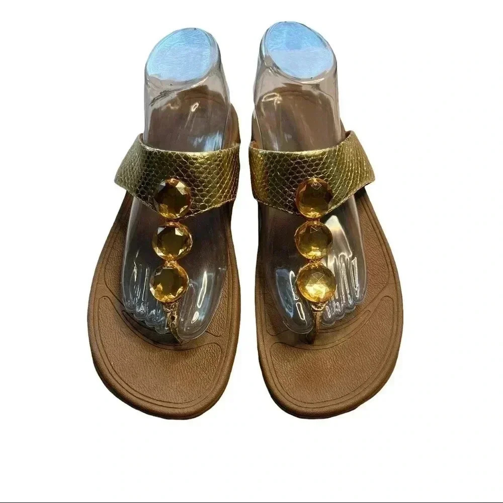 WOMEN’S FITFLOPS GOLD W/GOLD BEADED DETAILS•SIZE 10•PREOWNED GREAT CONDITION•